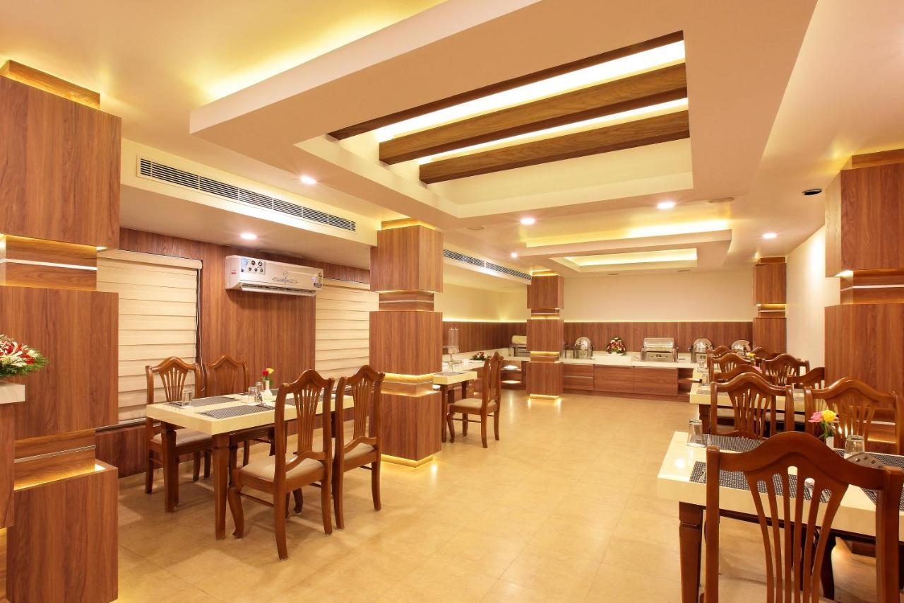 Hotel Kings Empire Kochi Exterior foto