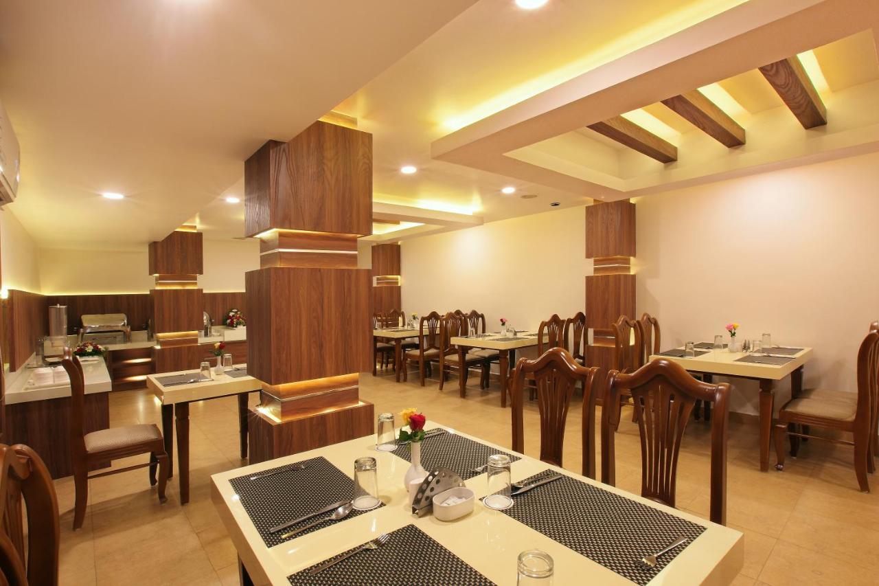 Hotel Kings Empire Kochi Exterior foto